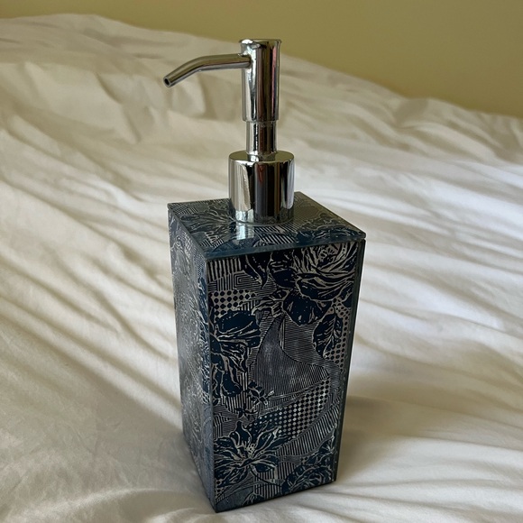 Mackenzie Childs blue royal rose Soap Dispenser - Picture 2 of 6